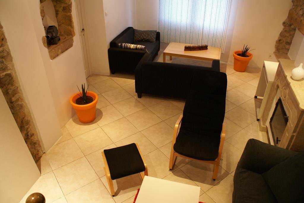 Auberge Gekko Ornaisons Habitación foto
