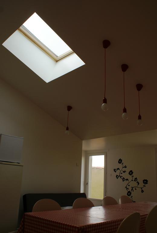 Auberge Gekko Ornaisons Habitación foto